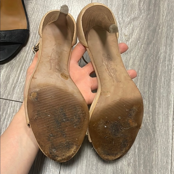 Lucky Brand Women's Black and Tan Heels - Picture 3 of 9